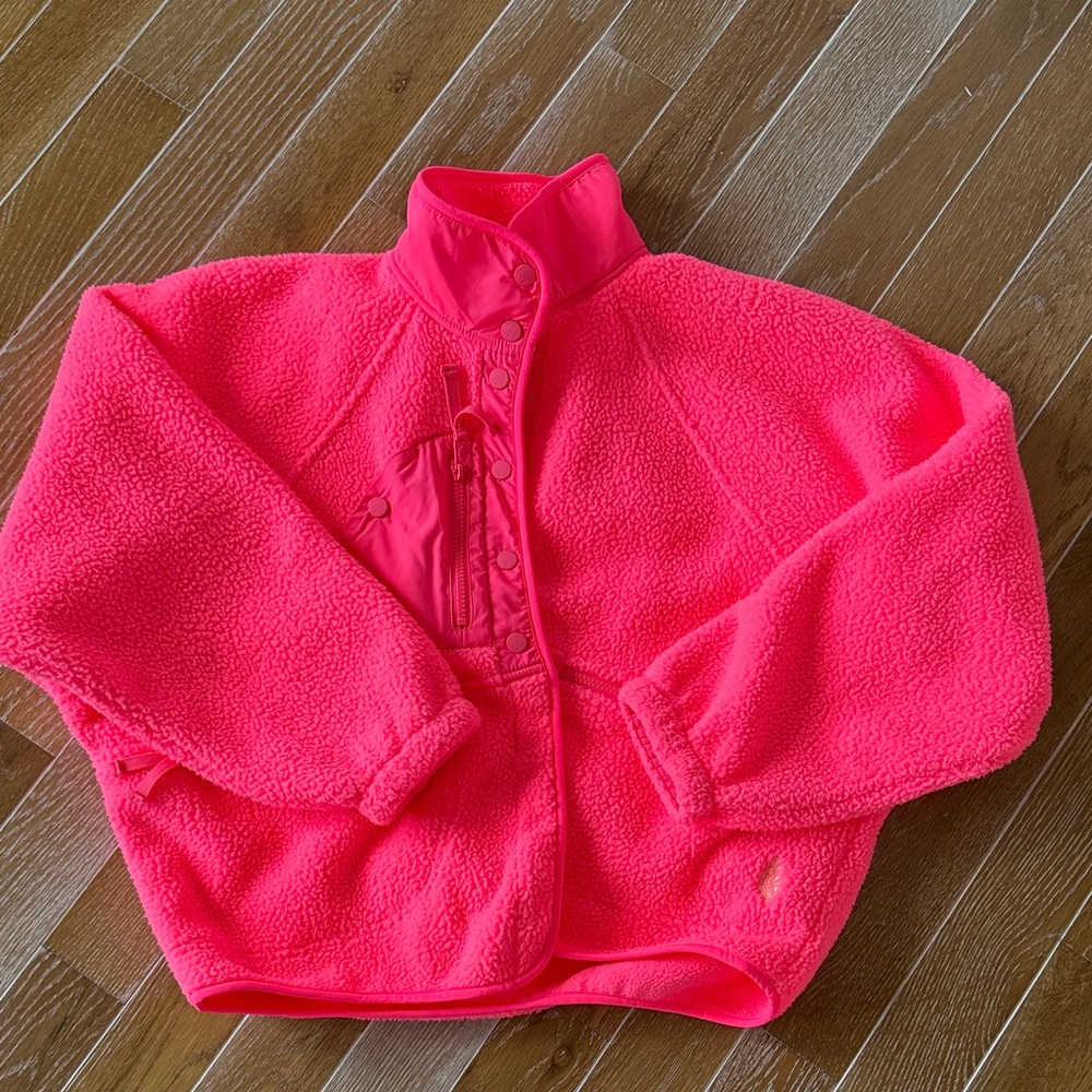 FREE PEOPLE New without tags “hit the slopes fleece” hot pink size Small